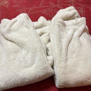 Two pair Gap Body Size Large Fluffy Off White pull on pants NWOT SZL
